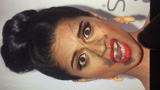 Lilly Singh получает грязный камшот на лицо