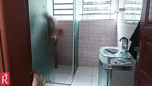 Dei Igual Uma Puta Safada No Banheiro Enquanto O Marido Estava Fora - Mr0081