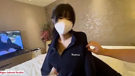 Entzückendes Idol-Gesicht Bunny Cosplay bezaubert tief, während die Spannung in eine zweite Runde steigt