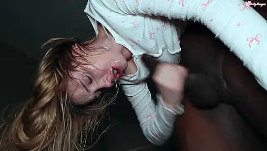 Моя Черная Тень Хватает И Страстно Ебет Мою Горячую Киску Этой Поздней Ночью!