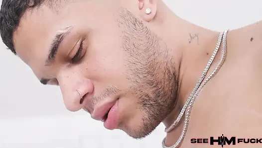 Mike Ox yağlanmış kanepede Selina Bentz'i sarkık kemiğine sokuyor!
