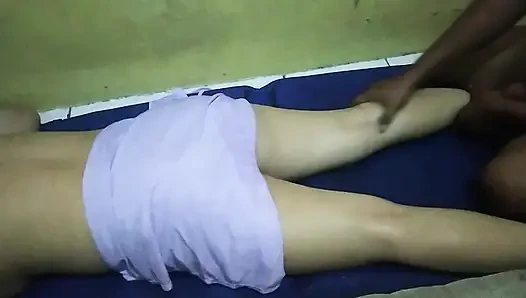 Stieftante annes süßer zahn, der an ihrer muschi lutscht