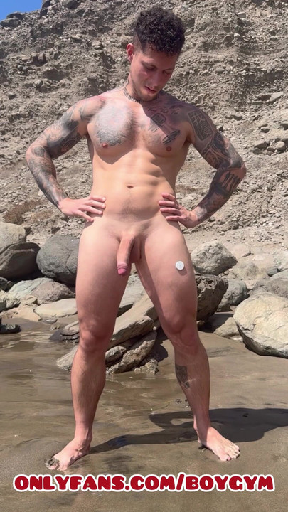 My BIG COCK Cums💦In The Public Beach