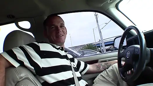 Si cantik muda dengan pantat bulat disetubuhi setelah dijemput