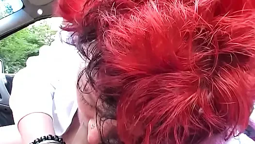 Wilder Auto-sex Mit Vollbusiger Blondine Wird Im Freien Gefickt