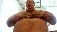 Superchubby táta se baví před webovou kamerou