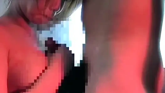 Japon kız yerde seviyor