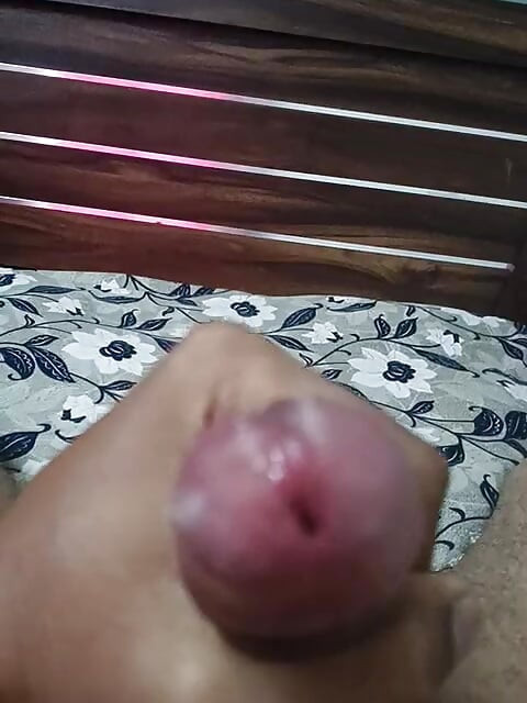 谁想要吮吸我的鸡巴并吞精