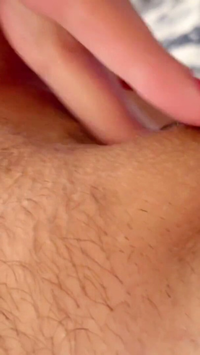 Tôi đang vuốt ve lồn ướt át cận cảnh. Nữ thủ dâm thật lên đỉnh. | Clip 2