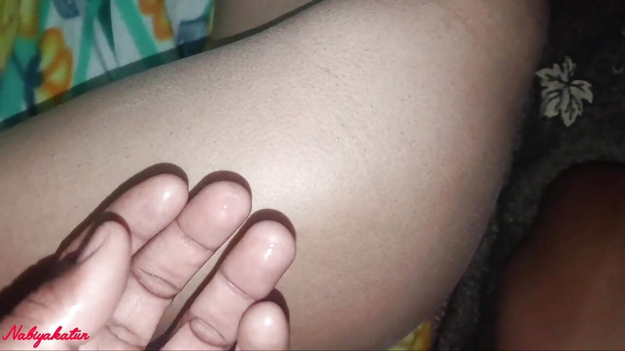Nabiya Ready to share Bed With uncut Indian Boy