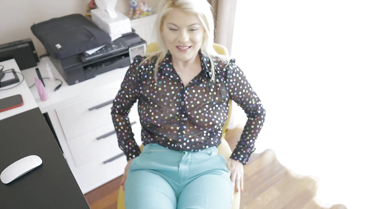 She Uses Her Beautiful Feet to Make Me Happy!