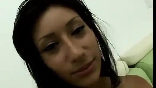 Mükemmel küçük vücutlu muhteşem genç esmerden güzel bakış açısı sakso