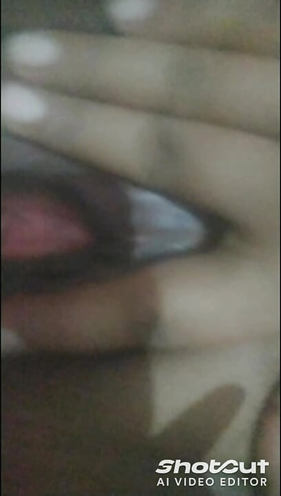 Desi bhabhi ji bani desi randi hui chut me khujli chaiyye chudai  ke liye taggda land