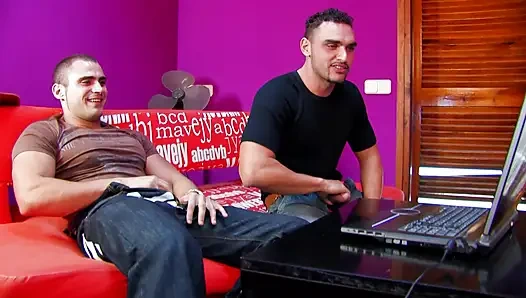 Eskort Kızlar Dövmeli Hatunlarla Vahşi Sikiş Festivali