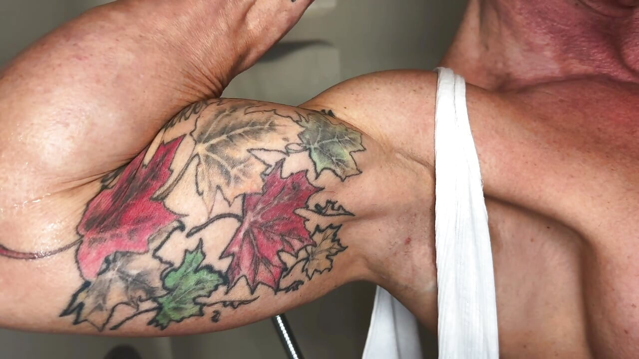 Shower Flex Fantasy: Kandy Flexes and Rips Her Tank Top