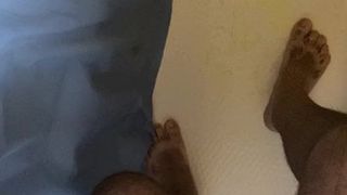 Pissing on my feet and legs in the shower
