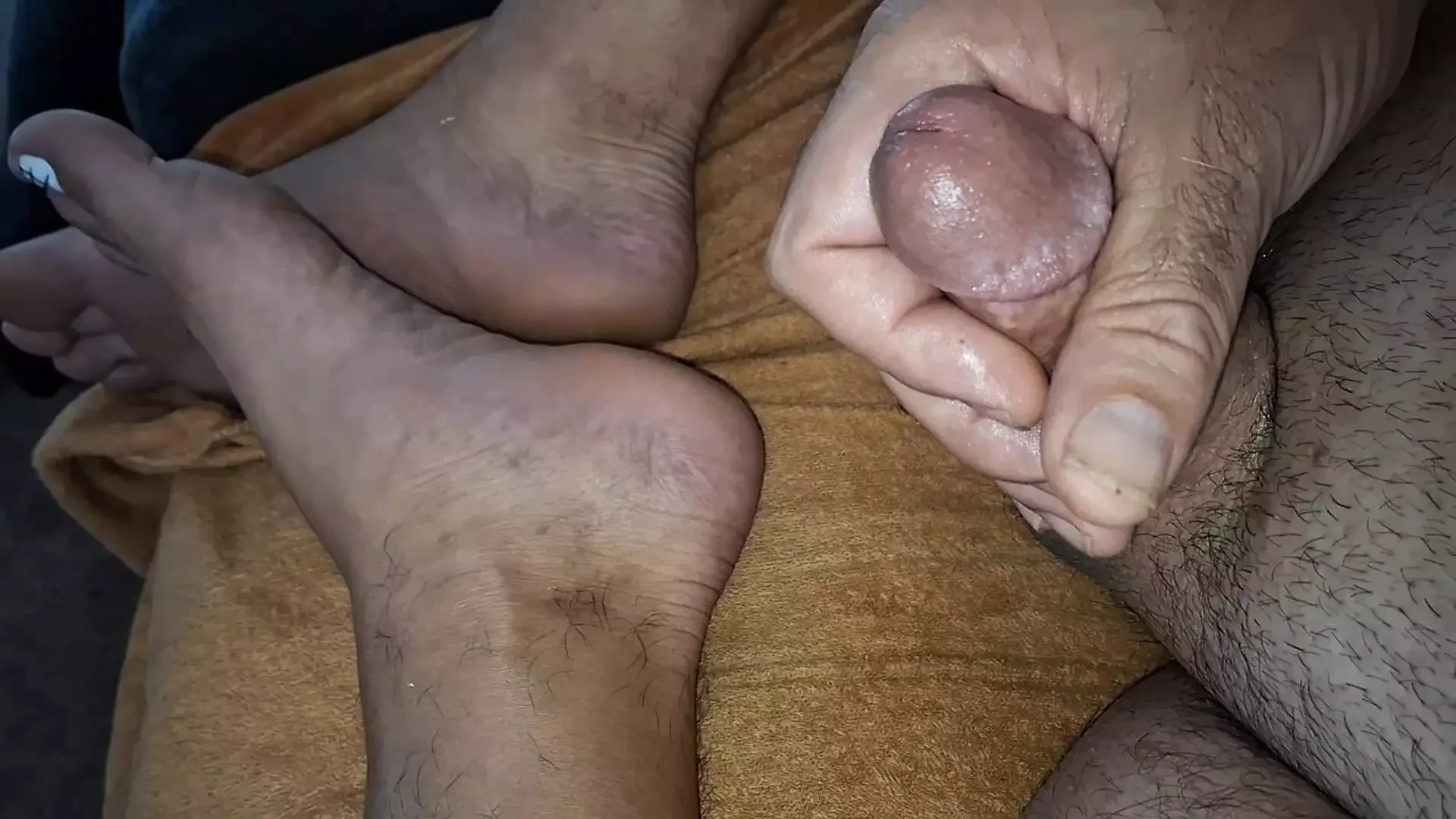 Mostrando meus dedos e se masturbando