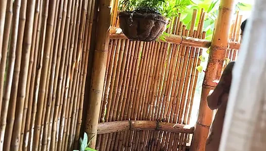 Meine beste freundin spioniert mich beim duschen aus und wir haben gefickt, als ich ihn erwischt habe!