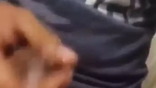Oğlan boşalan kadar kamera önünde mastürbasyon yapıyor