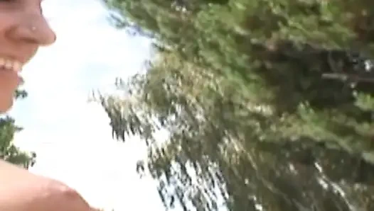 Две белые крошки получают все дырки для траха жестко отдолбил черный мужик с огромным хуем