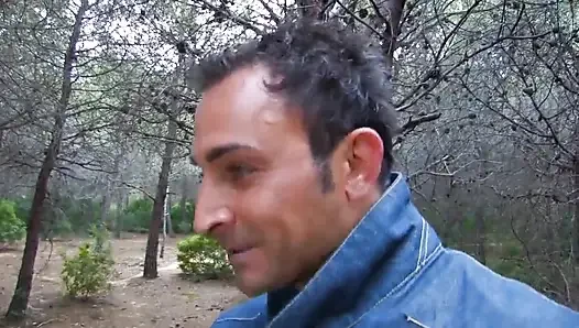 Arabada açık havada sikiş, sert ve kalpli