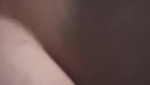 Yatmadan önce kısa boyluyla eğleniyorum. O sıkı amcığı boşalmaya bayılıyorum.