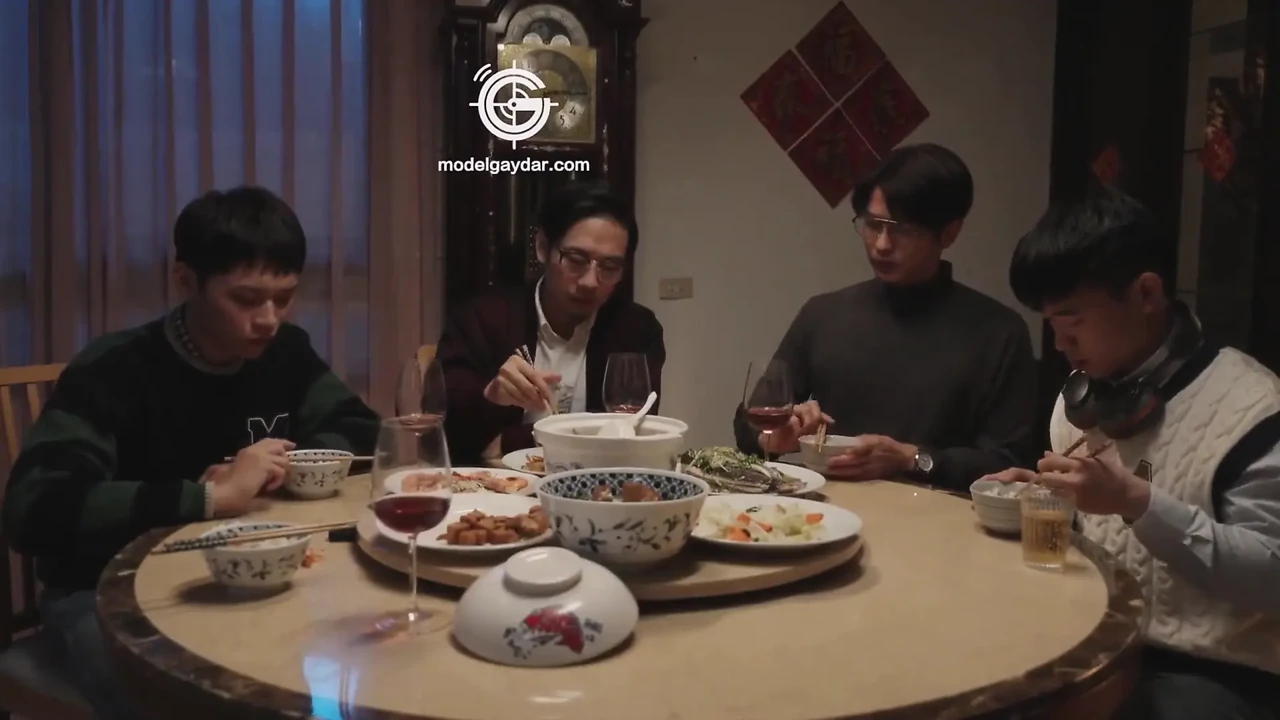 Gd-005 Waking up and Having Sex with the Friends / Lustful Spring on the First Day of the Lunar New Year