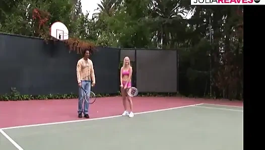 Gadis-gadis terangsang mengisap kontol besar yang disetubuhi secara bergiliran