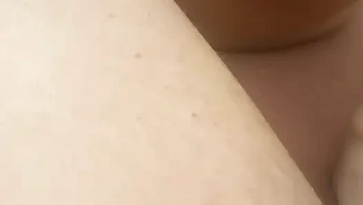 Cowok ini nggak sabar masukin kontolnya ke dalam memek becekku