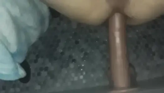 Islak azgın deliğimi iki yarakla birden sikiyorum.