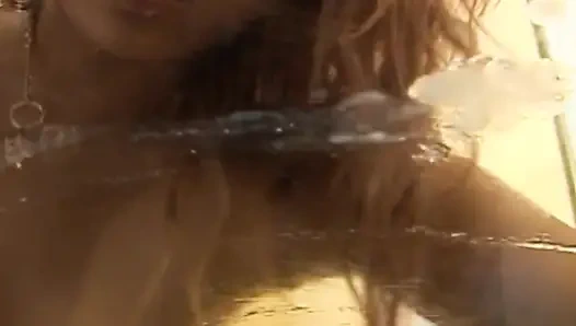 Lubang pelacur sange ini dientot habis-habisan sampai lubangnya menganga lebar