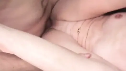 Pelacur kurus nyepong dan ngentot kontol tetangga barunya