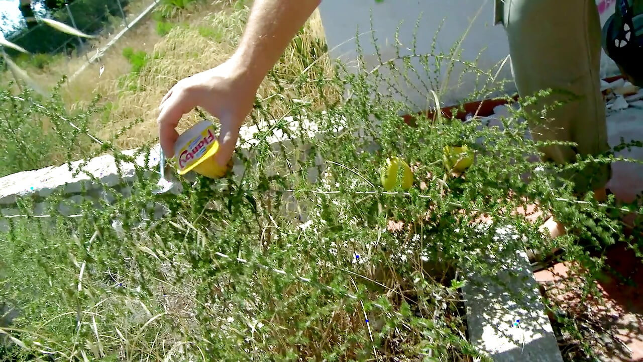 Hot babe squirts after hot fuck outdoors