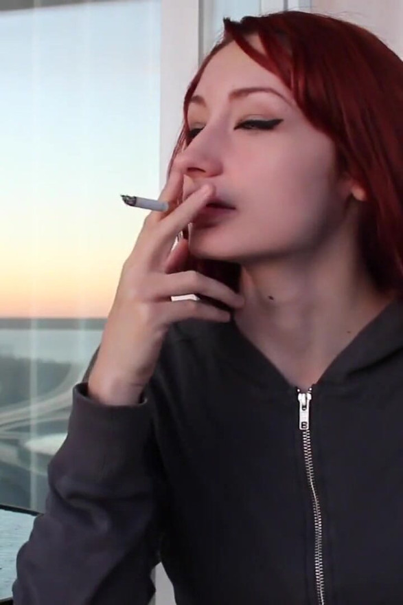 Violet Monroe - Sensual smoking & shower sex