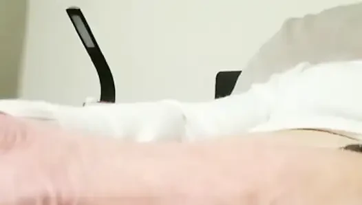 Ich alleine zu Hause und mache ein Video für meinen Mann im Hotel