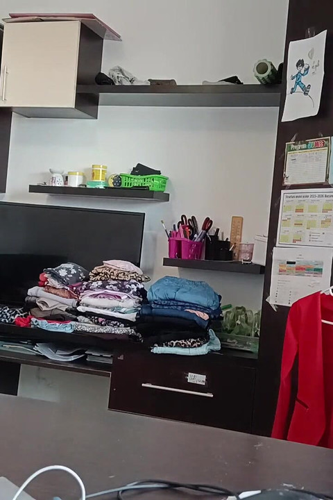 Amateur Wife Has Fun Trying on Clothes and Cutting Them.