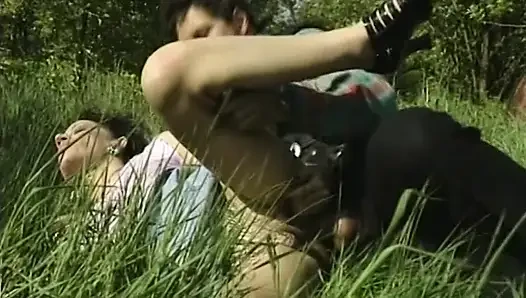 MILF membuatnya keras di lubang pantat