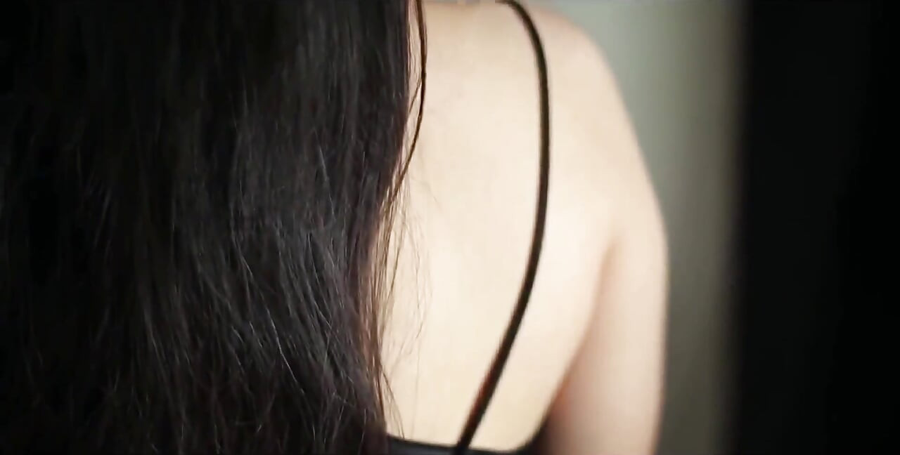 Ich zieht sich gerade um, aber indonesischer porno geht viral