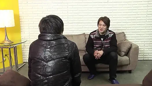 Японскую 20-летнюю волосатую киску жестко начинили и наполнили горячим кримпаем из спермы