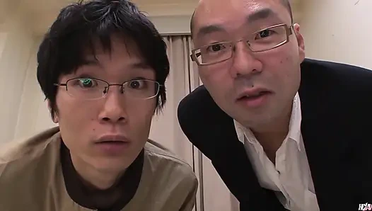 Doyumsuz Japon polis senoo emiri iki şüpheliyi sikiyor