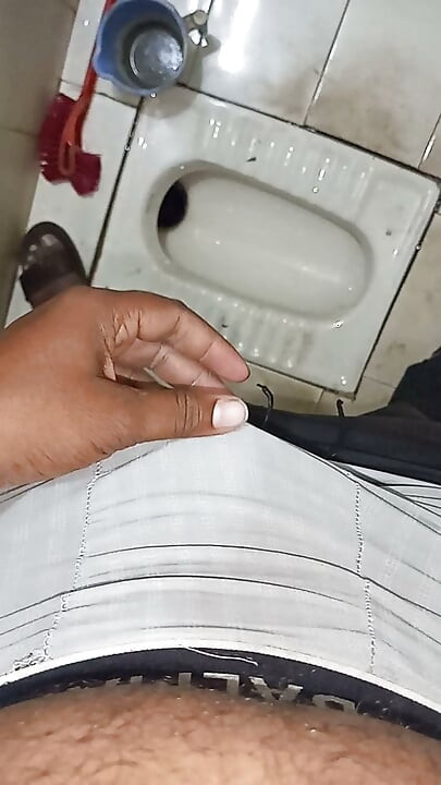 Băiat gay desi sugându-mi penisul și masturându-se