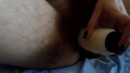 Gioco con dildo peloso