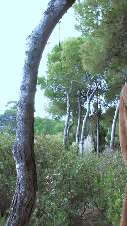 Perra fea follada y sodomizada en el bosque!