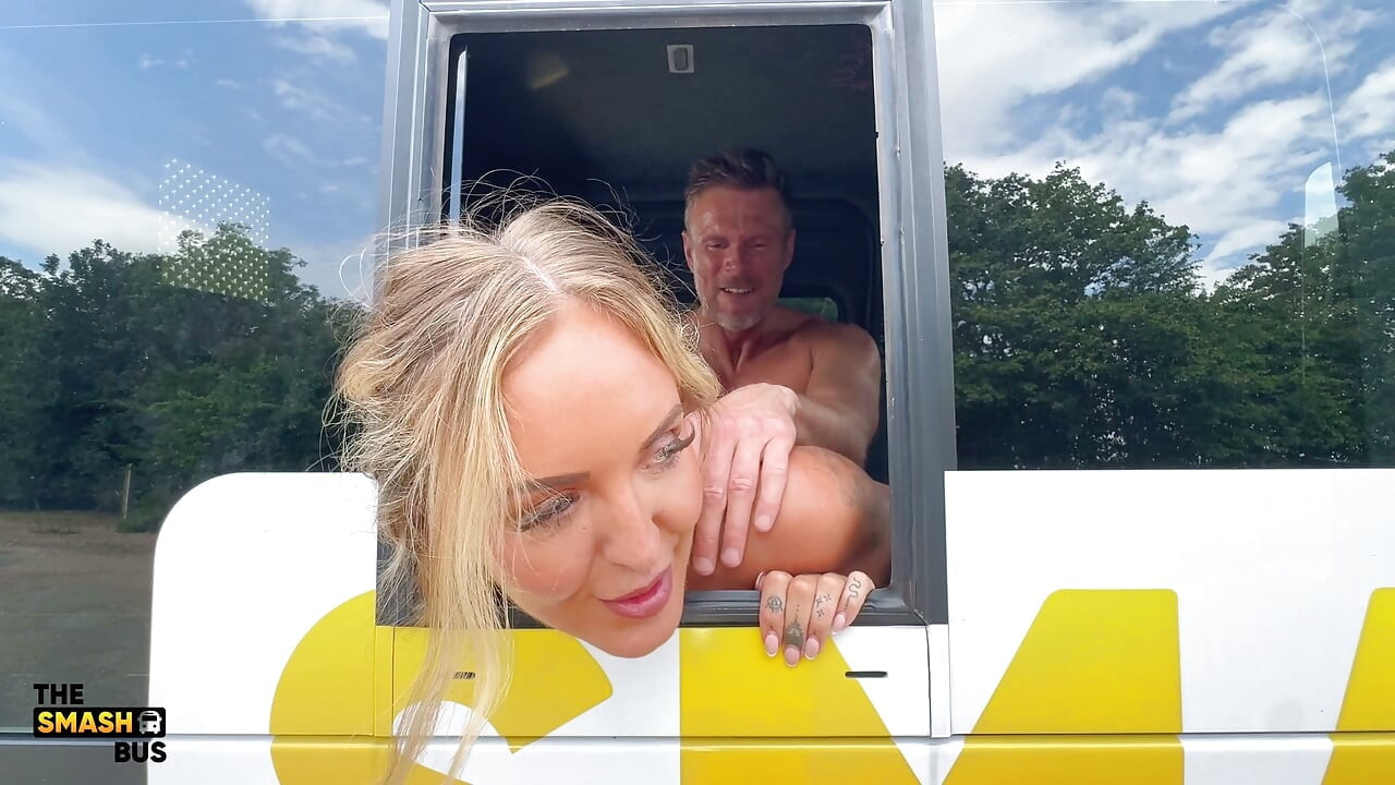 Gigi patsy si cewek mesum yang super sange lagi asik di bus