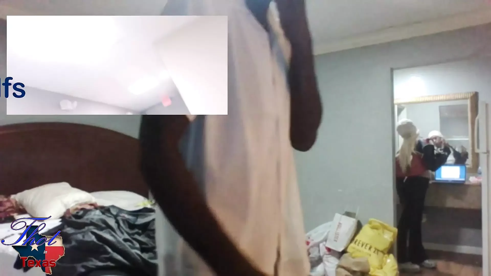 Hoodmilf - sexo com um brinquedo