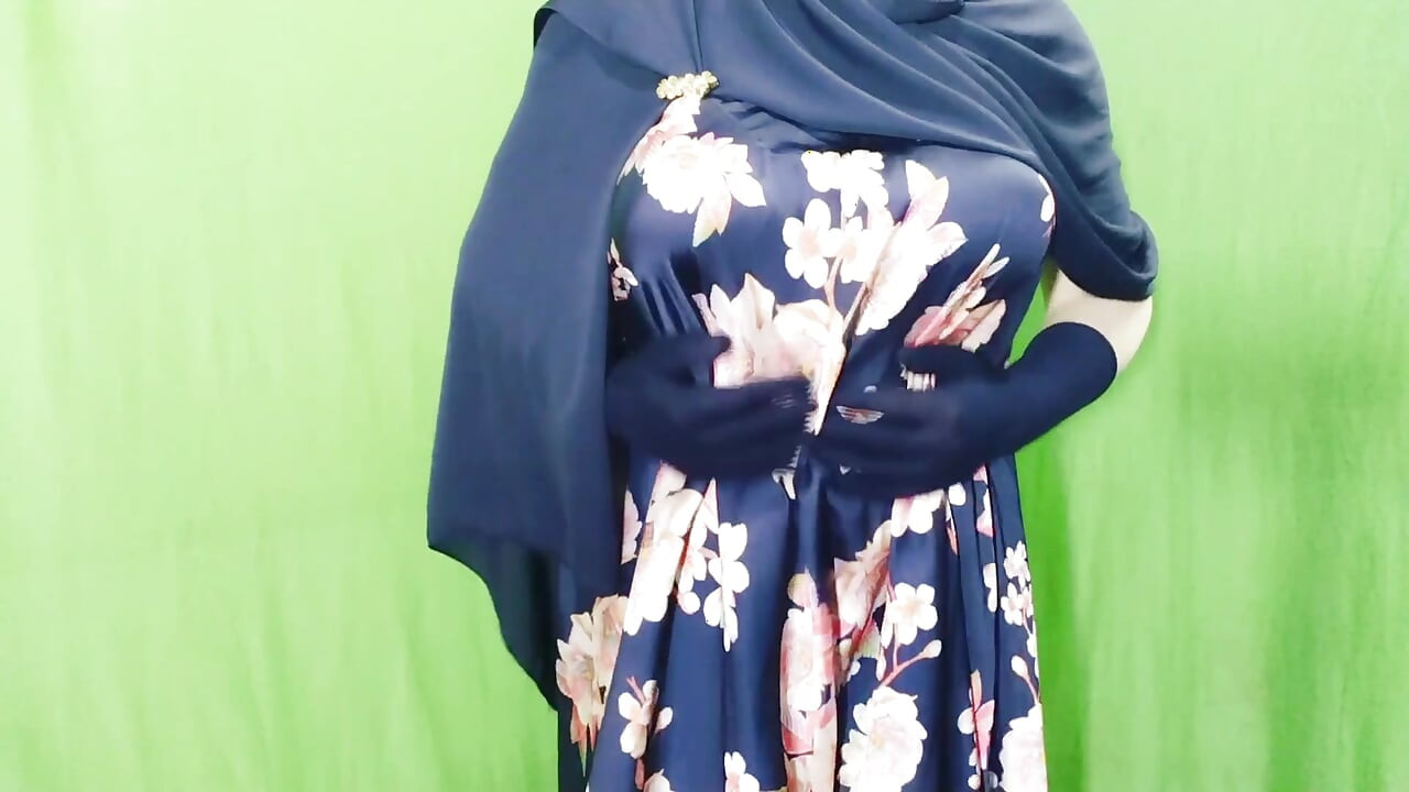 Indian beautiful village housewife having sex in the room - clear Hindi audio