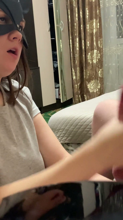 Cockring om een grote lul en mooie ballen te persen - cfnm aftrekken | Clip 1