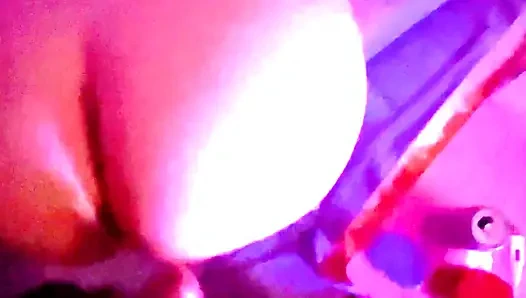 Echte amateur-stieftochter squirtet hart um stiefvater-creampie - mehrere intensive orgasmen