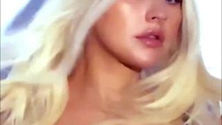 Christina Aguilera -tepels in doorzichtige top, juli 2018