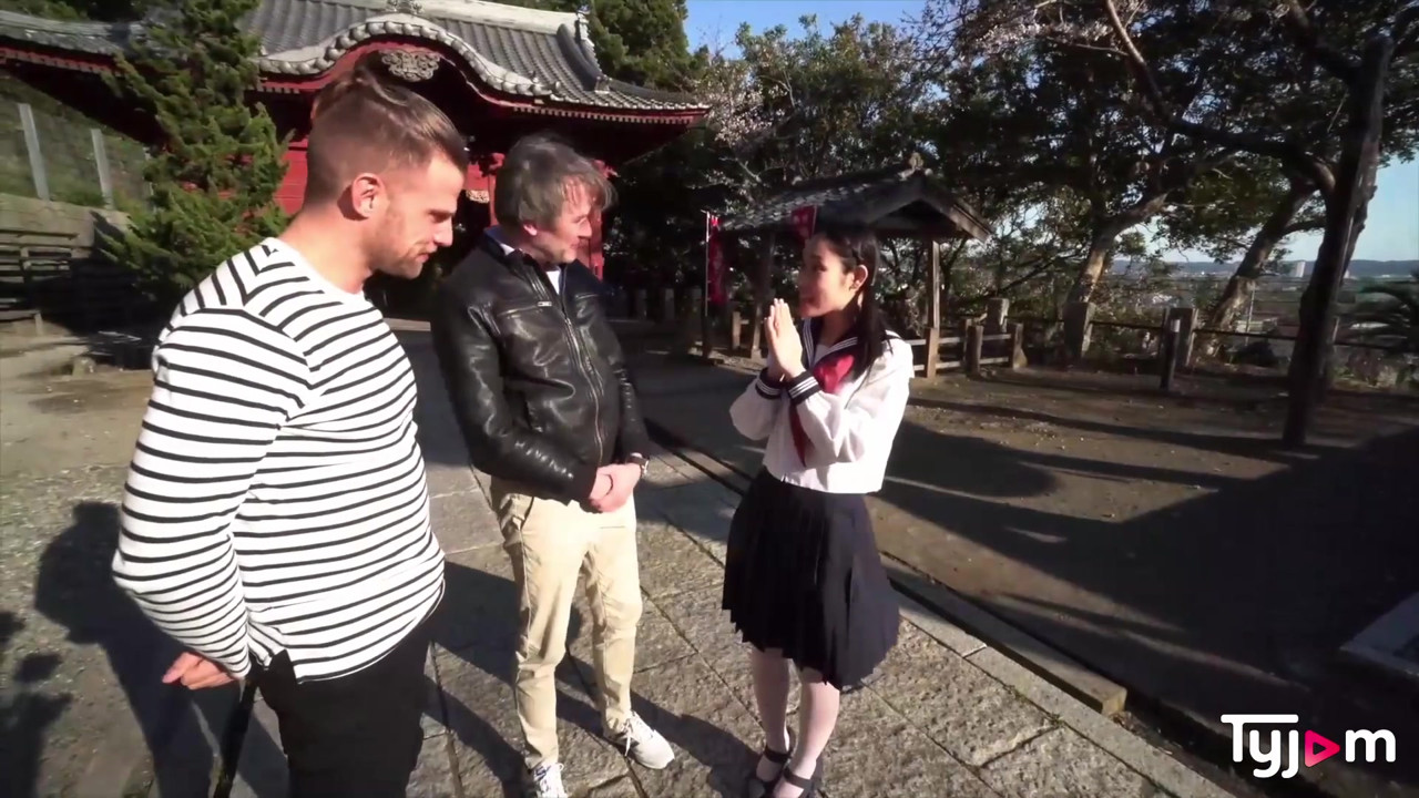 フランス人巨根に激しく犯される日本人ティーン痴女shiori